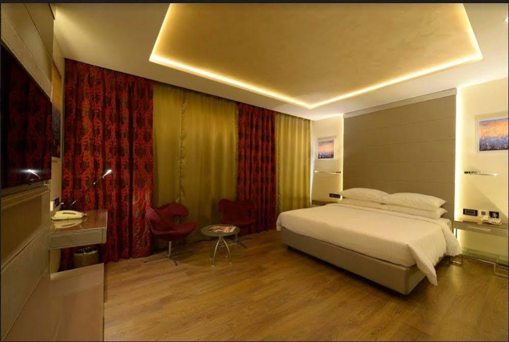 Genesis Hotel Near Mumbai Airport エクステリア 写真