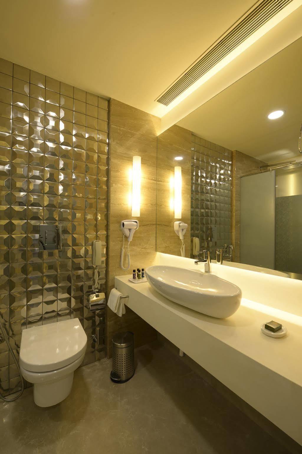 Genesis Hotel Near Mumbai Airport エクステリア 写真