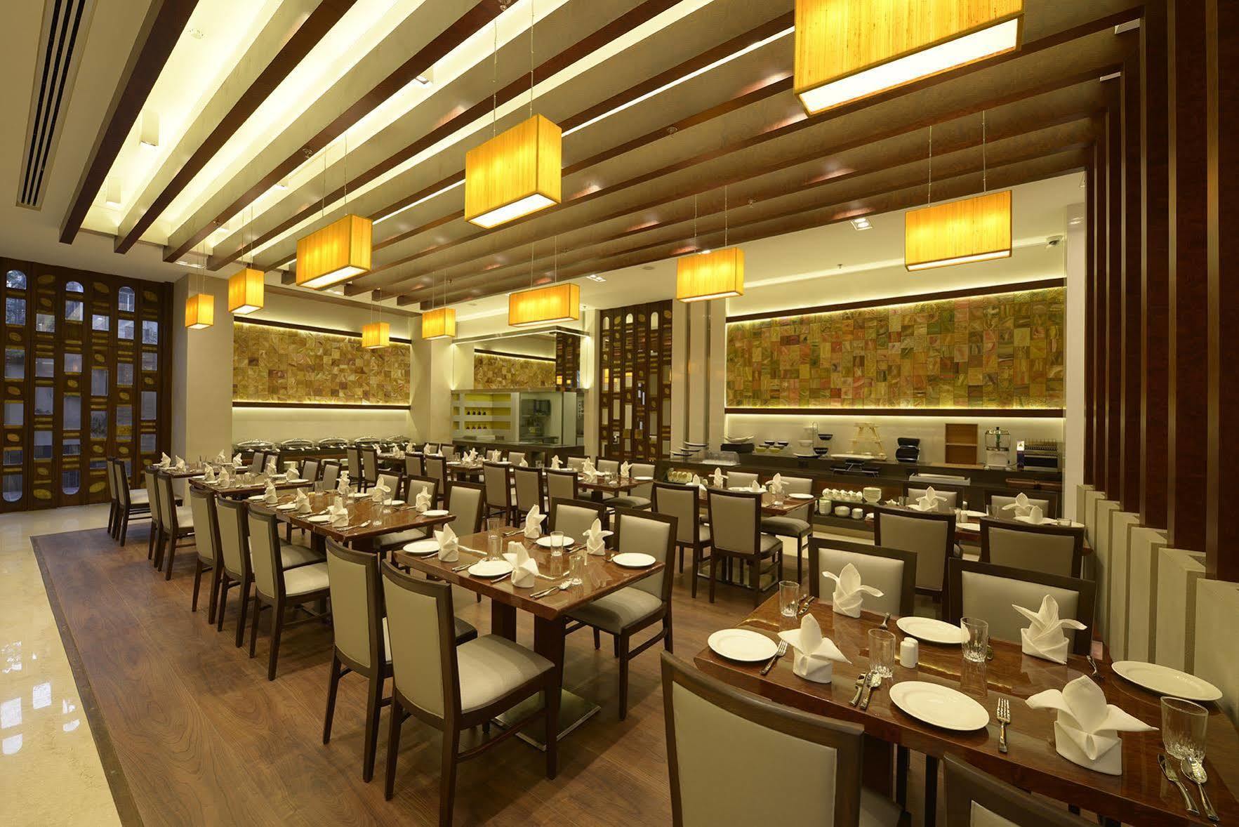 Genesis Hotel Near Mumbai Airport エクステリア 写真